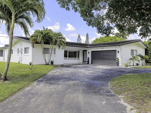 11821 NW 6th Court, Plantation, FL 33325