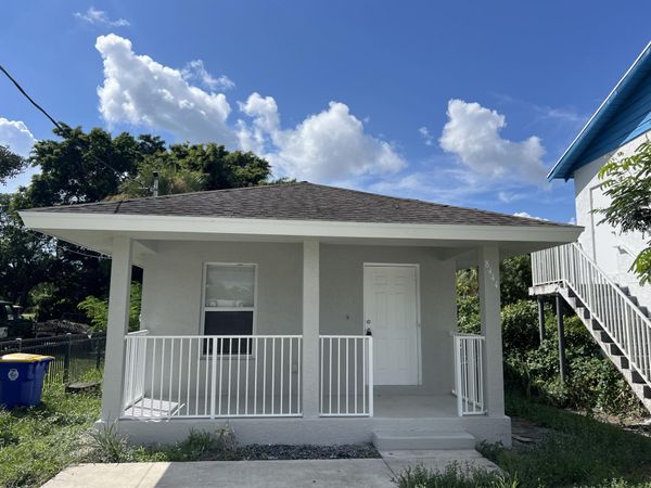 8444 SE Date Street, Hobe Sound, FL 33455