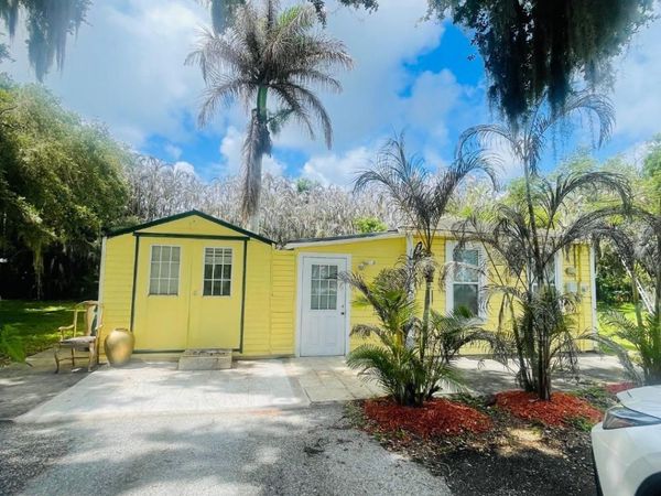 1305 W Midway Road, Fort Pierce, FL 34982