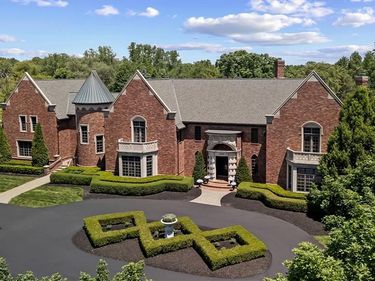 2370 Pond Vallee Drive , Oakland Twp, MI 48363