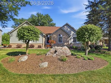 6153 Pine Creek Court, Grand Blanc Twp, MI 48439