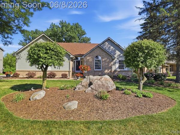 6153 Pine Creek Court, Grand Blanc Twp, MI 48439