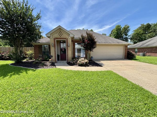 555 Oak Park Circle, Pearl, MS 39208