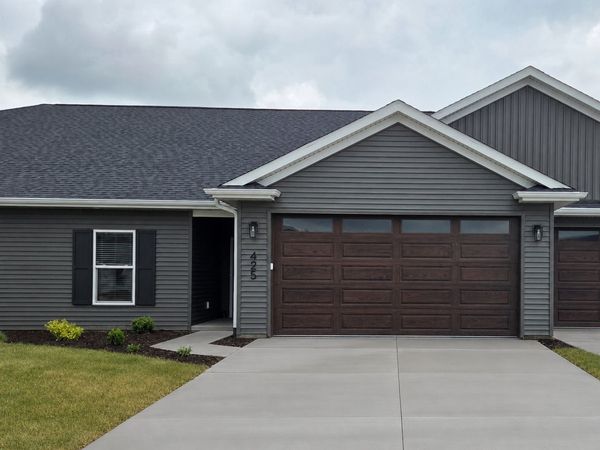 425 N 2ND Avenue , Eldridge, IA 52748