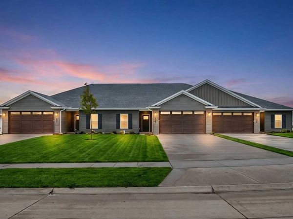 425 N 2ND Avenue, Eldridge, IA 52748