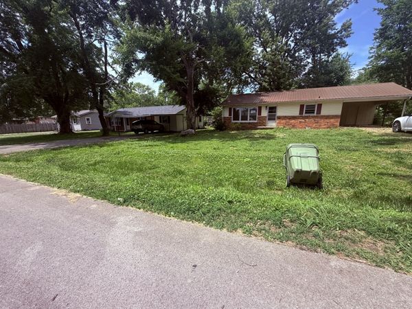 318 Tipton St , Lawrenceburg, TN 38464