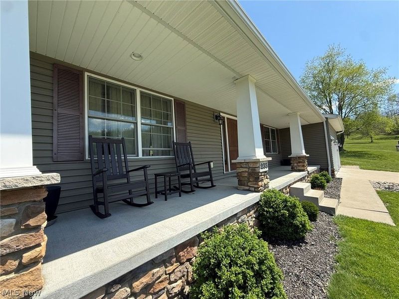 235 Briarwood Drive SE, New Philadelphia, OH 44663 Photo 2