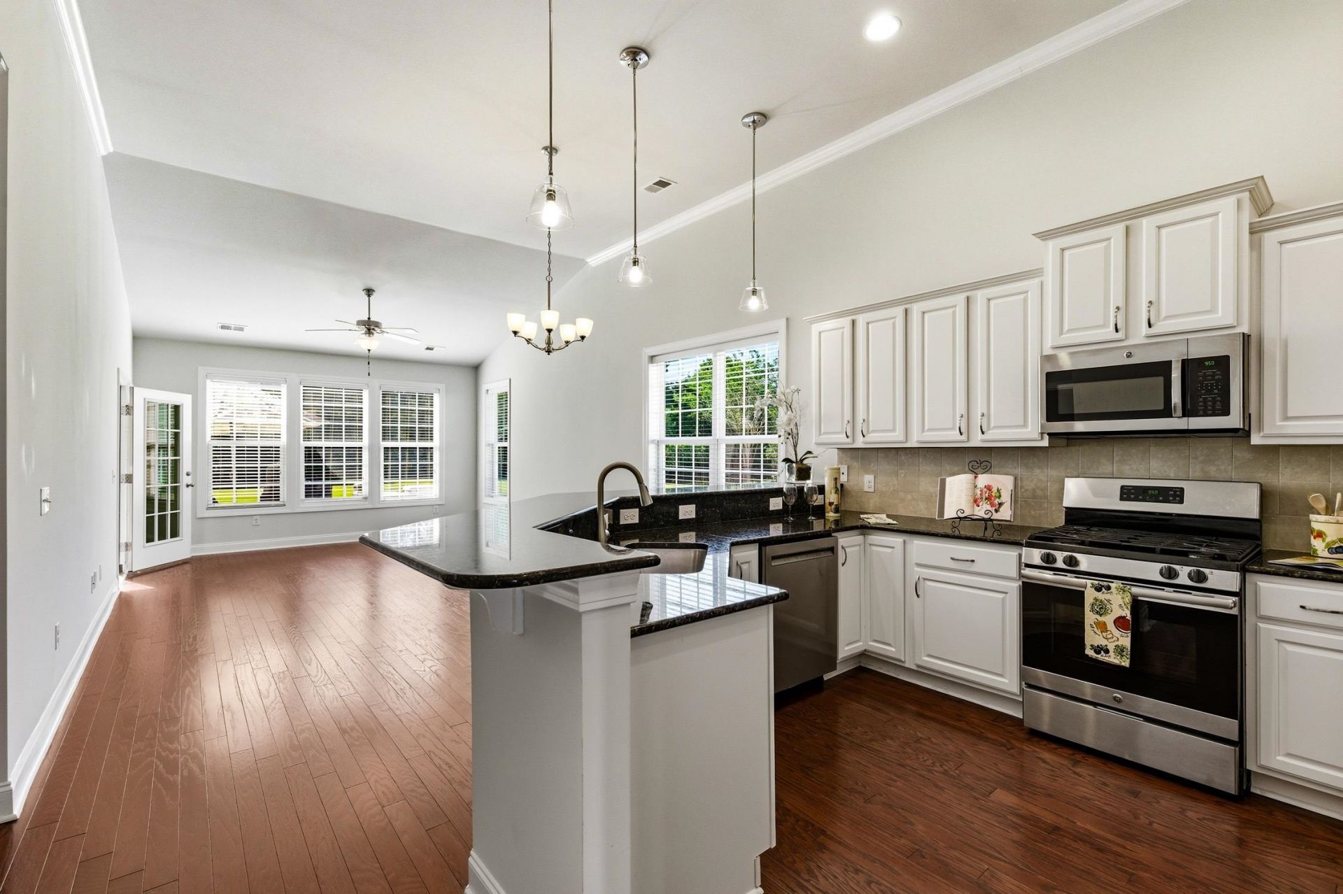 140 Parmelee Dr. Photo 5