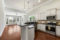 140 Parmelee Dr. photo 4