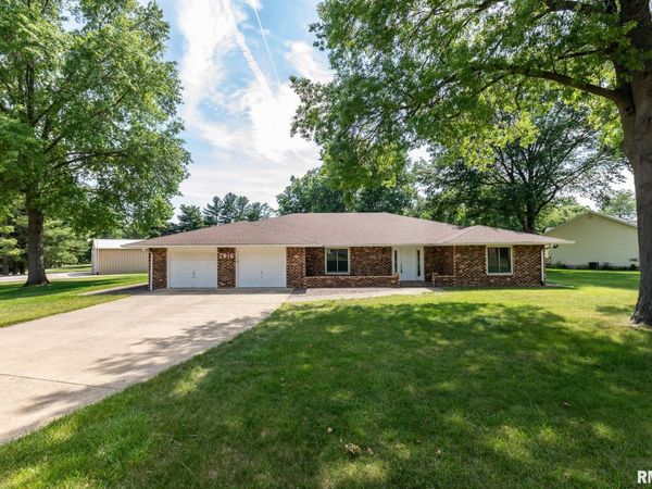 2816 SHERIDAN Road, Pekin, IL 61554