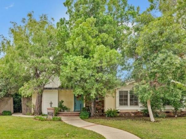20724 Chatsworth Street , Chatsworth, CA 91311