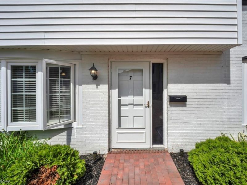 7 Meadowlawn Drive, Unit 7/7, Mentor, OH 44060 Photo 2