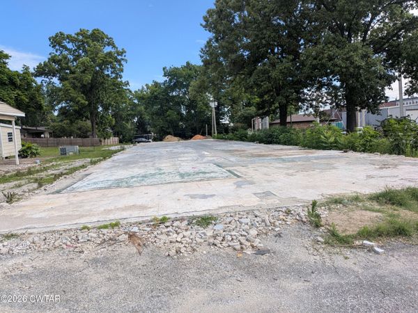 76 W Park Street , Alamo, TN 38001