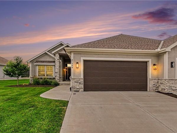 21739 W 116th Terrace, Olathe, KS 66061