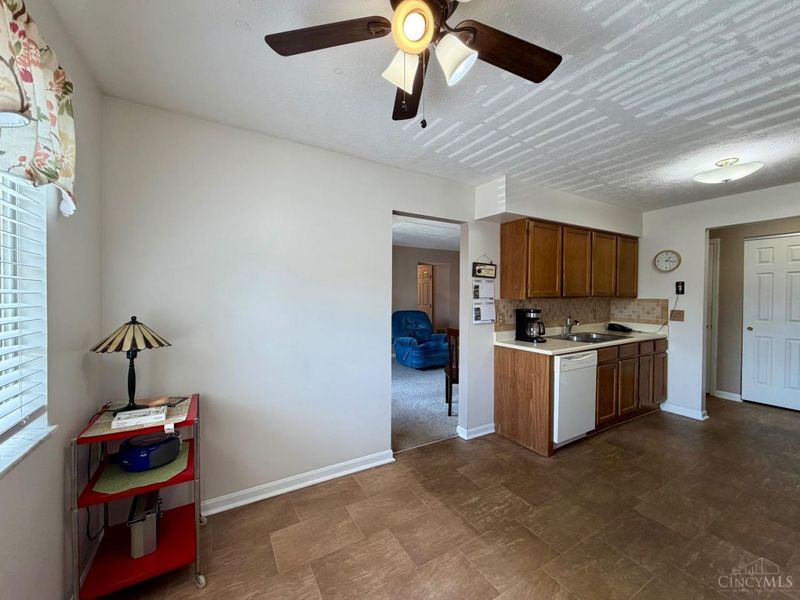 1572 Gelhot Drive, Unit 121, Fairfield, OH 45014 Photo 14