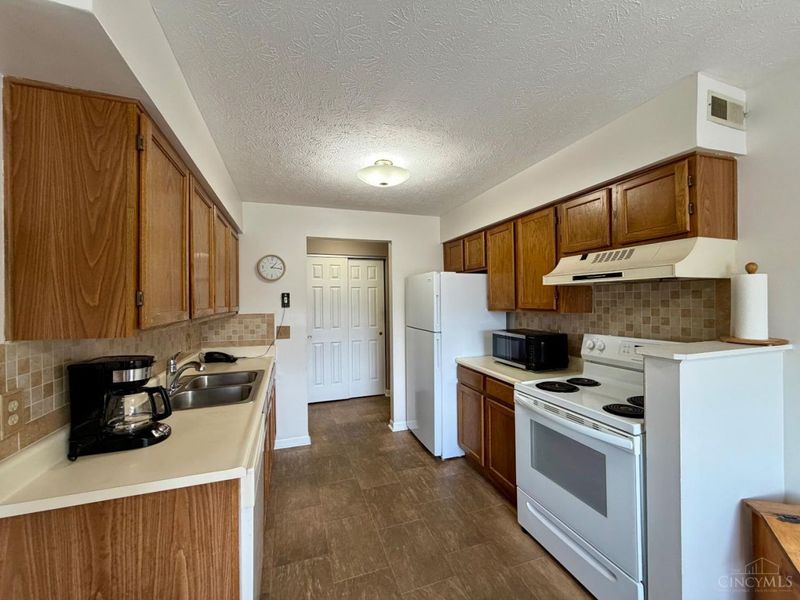 1572 Gelhot Drive, Unit 121, Fairfield, OH 45014 Photo 9