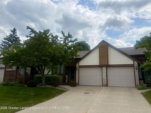 1112 Summergreen Lane, Lansing, MI 48917