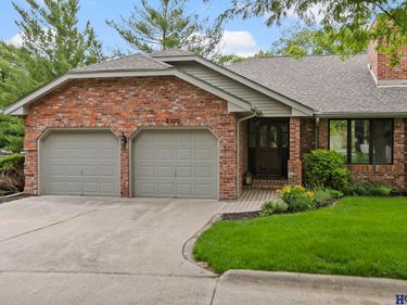 2100 Heritage Pines Court, Lincoln, NE 68506