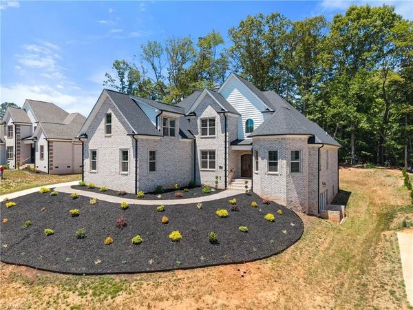 5477 Meadowlark Court , Winston-Salem, NC 27106