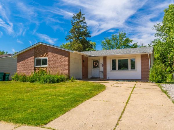 254 Dundee Parkway , Buffalo Grove, IL 60089