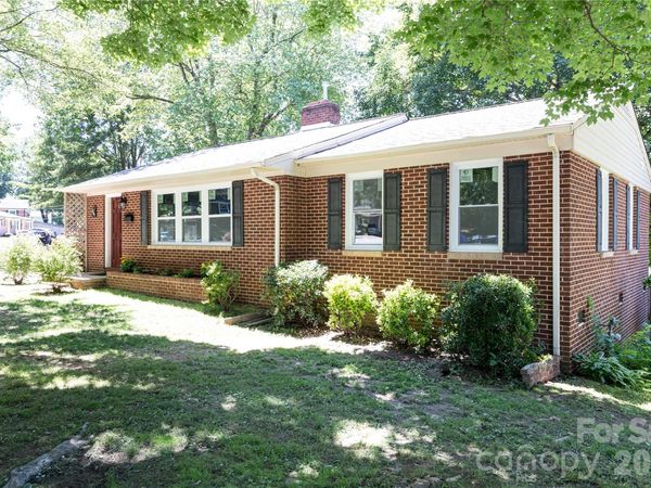 214 McGinnis Avenue, Lincolnton, NC 28092