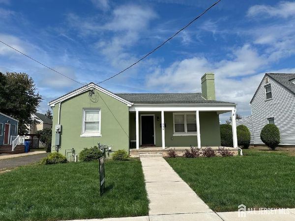242 Grove Street, Woodbridge, NJ 07095