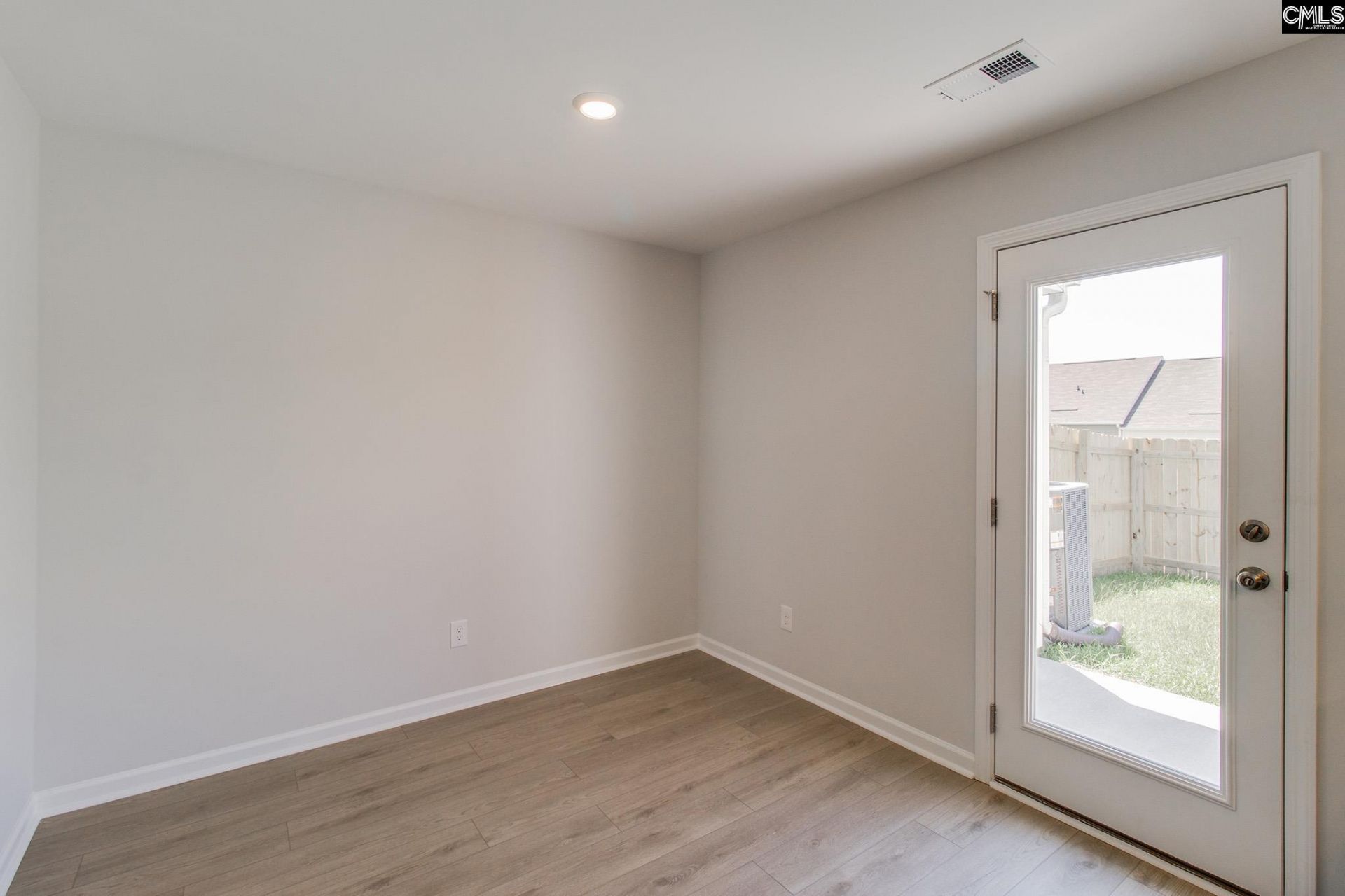 3074 Harborview Drive Photo 8