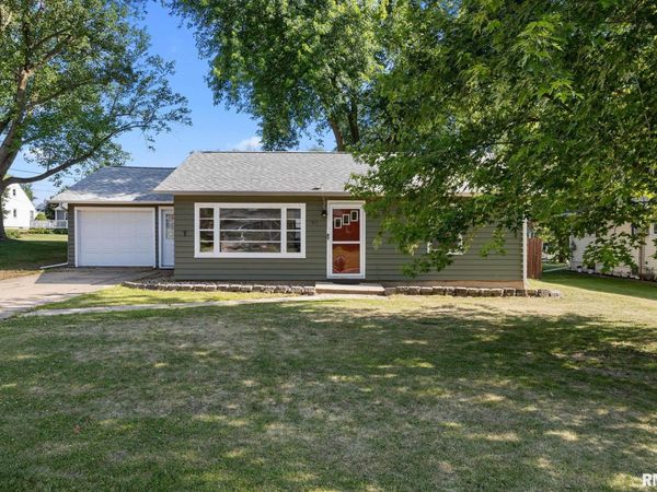 511 W SMITH Street, Roanoke, IL 61561