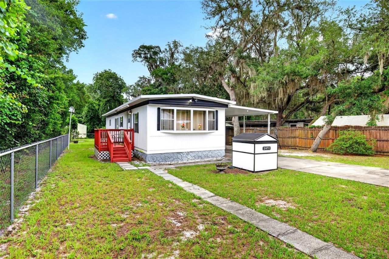 2471 SE 185th Terrace, Ocklawaha, FL 32179 Main Photo