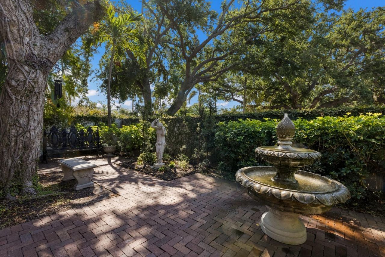 1829 Bougainvillea Street, Sarasota, FL 34239 Photo
