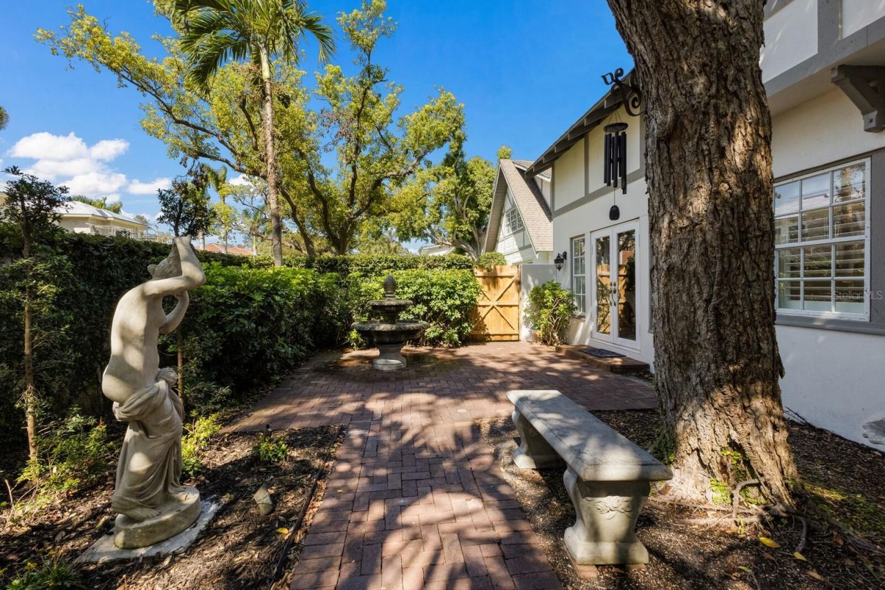 1829 Bougainvillea Street, Sarasota, FL 34239 Photo