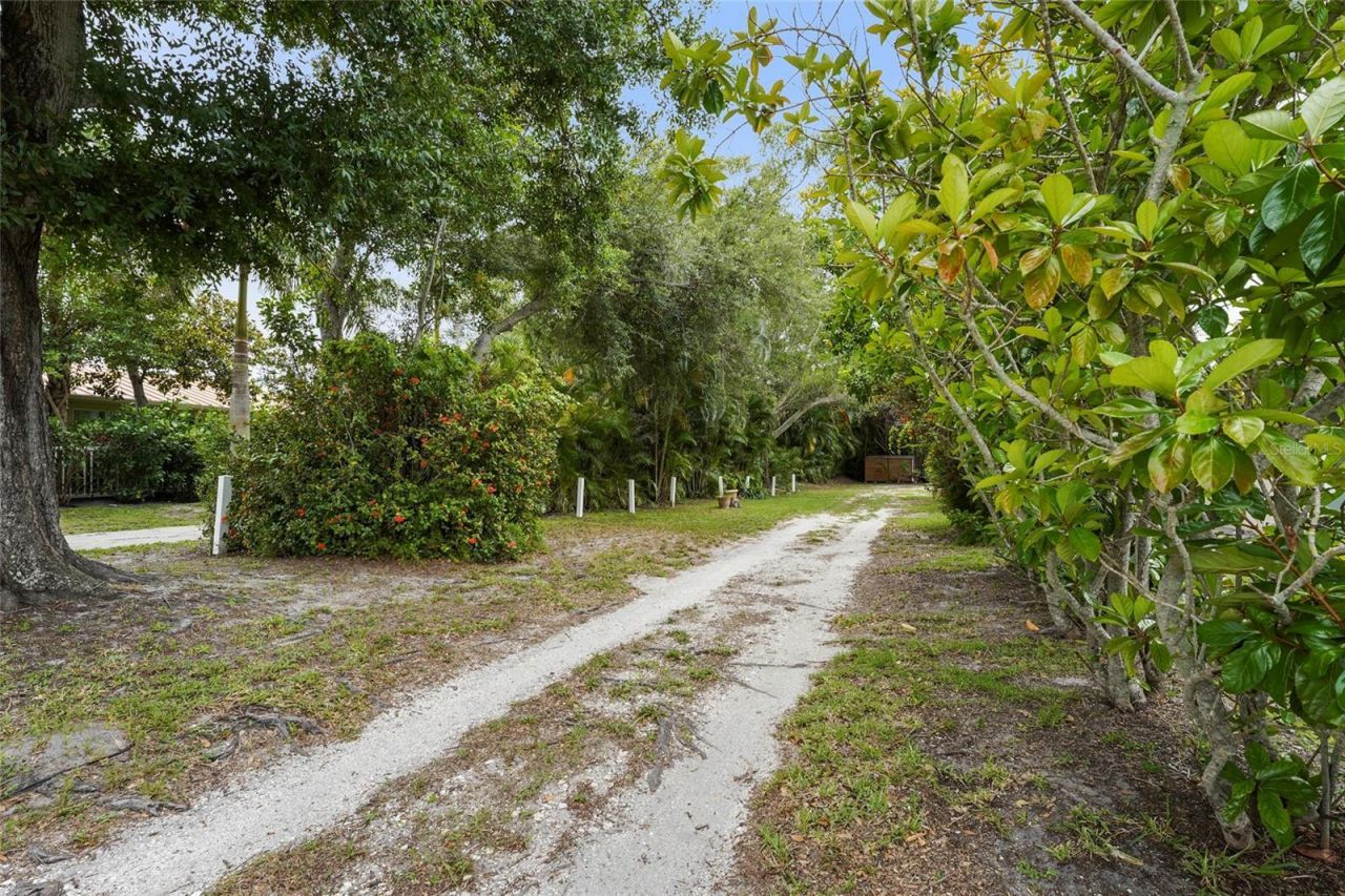 7538 Westmoreland Drive , Sarasota, FL 34243 Photo