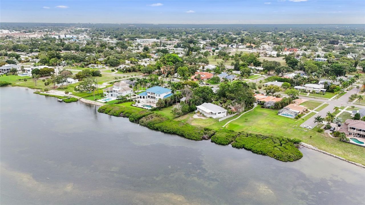 7538 Westmoreland Drive , Sarasota, FL 34243 Photo