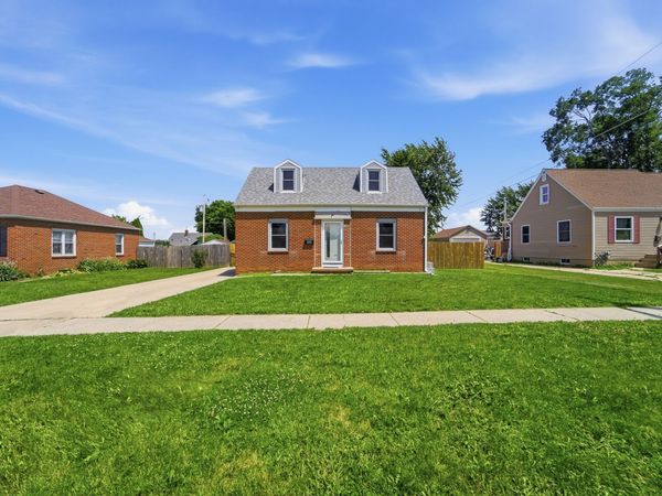 306 S 14th Avenue, Marshalltown, IA 50158