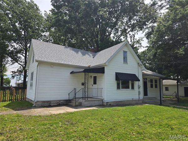 700 E 1st South Street , Mount Olive, IL 62069