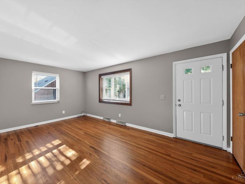 7761 Pippin Road, Cincinnati, OH 45239 Photo 2