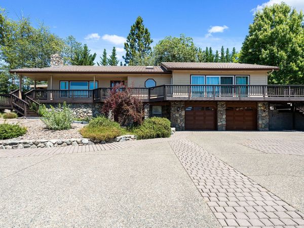 1438 NE Sherman Lane, Grants Pass, OR 97526
