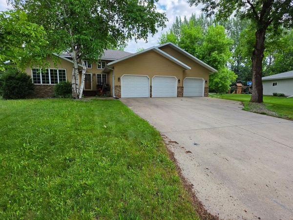 725 Westgate Circle , Hawley, MN 56549