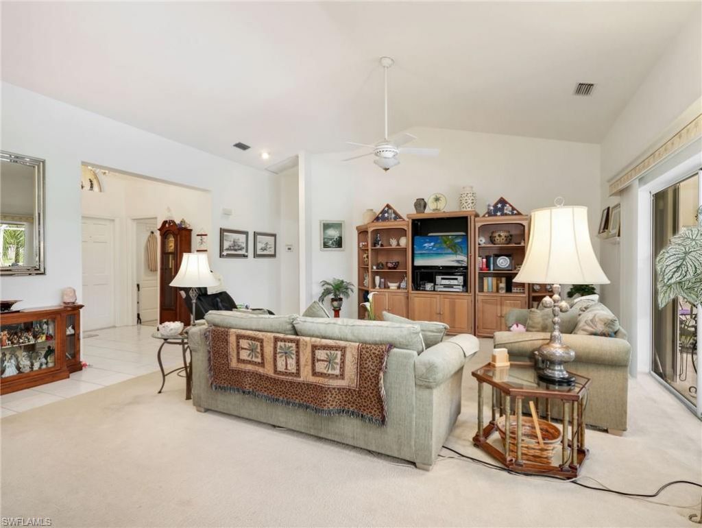 221 SE 10th Ter, Cape Coral, FL 33990 Photo