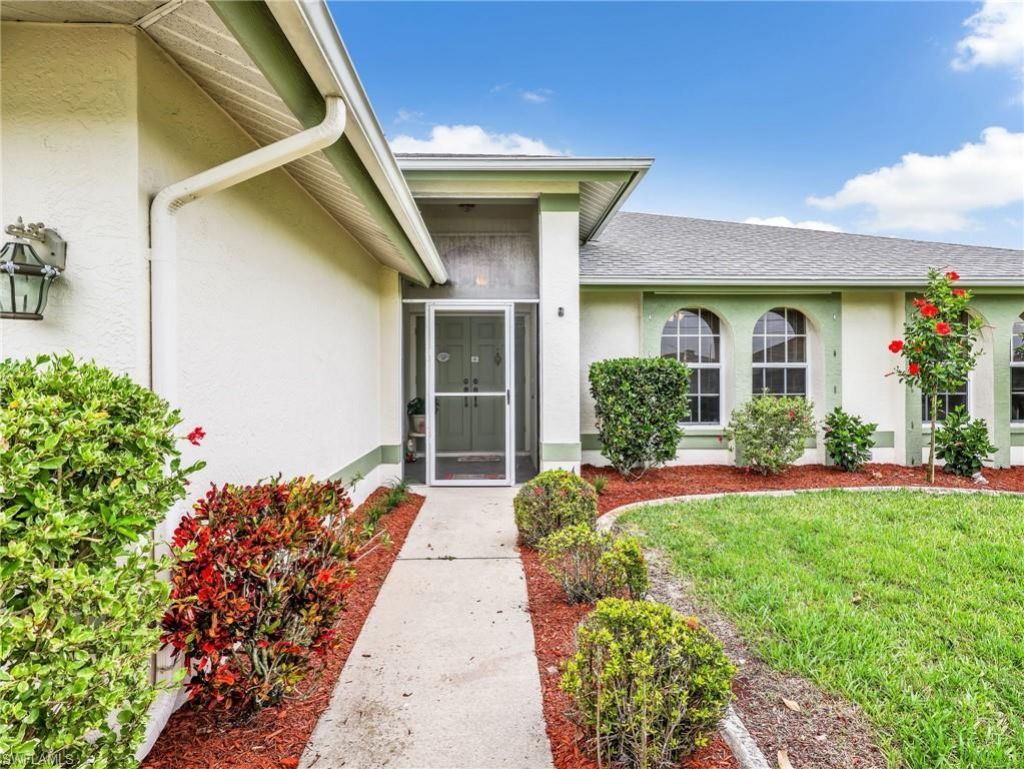 221 SE 10th Ter, Cape Coral, FL 33990 Photo