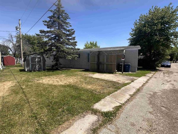 14 Mulberry Lane, Omro, WI 54963