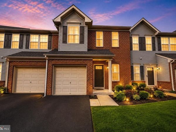 27 SUNDANCE, HAMILTON, NJ 08619
