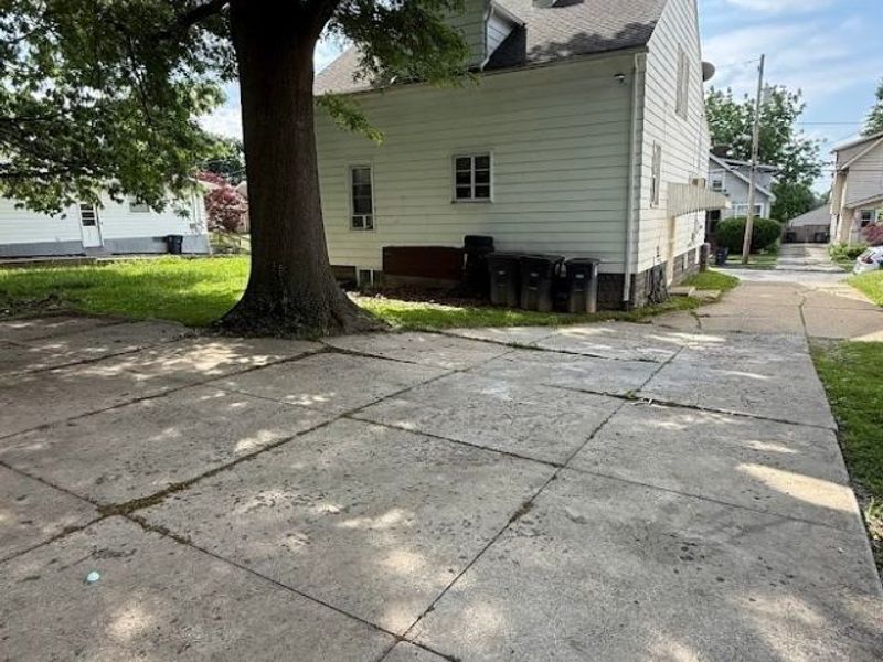 873 Polk Avenue , Akron, OH 44314 Photo 7