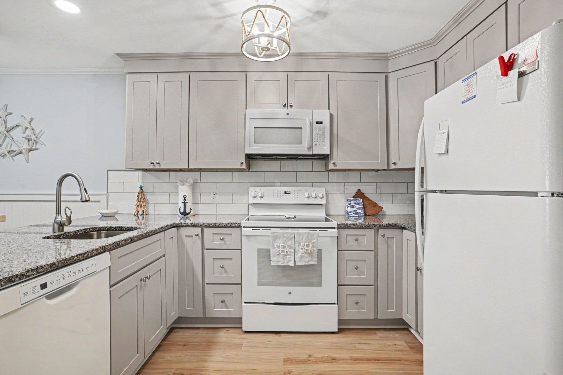 9501 Shore Dr. Photo 11