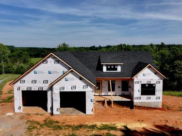 7 LEESVILLE RD, Evington, VA 24550