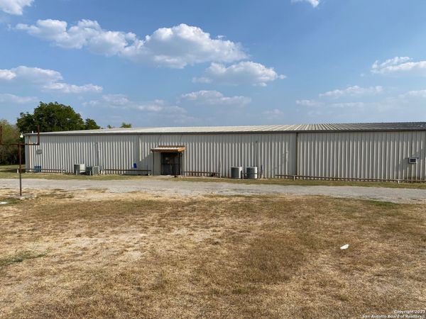 130 E Aransas, Runge, TX 78151