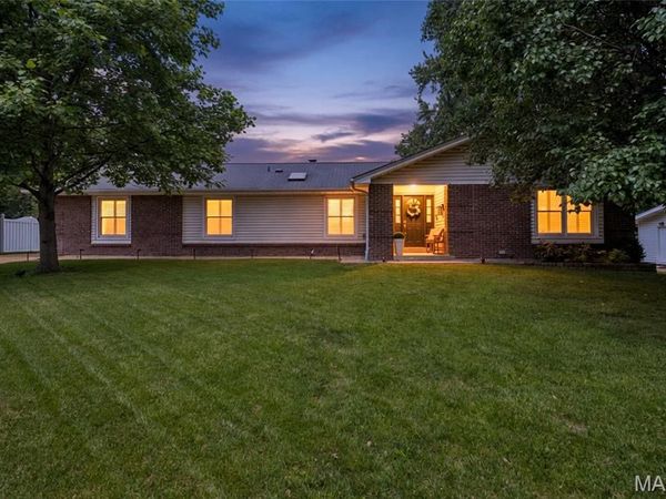 8 Sunnybrae Court, Ballwin, MO 63011