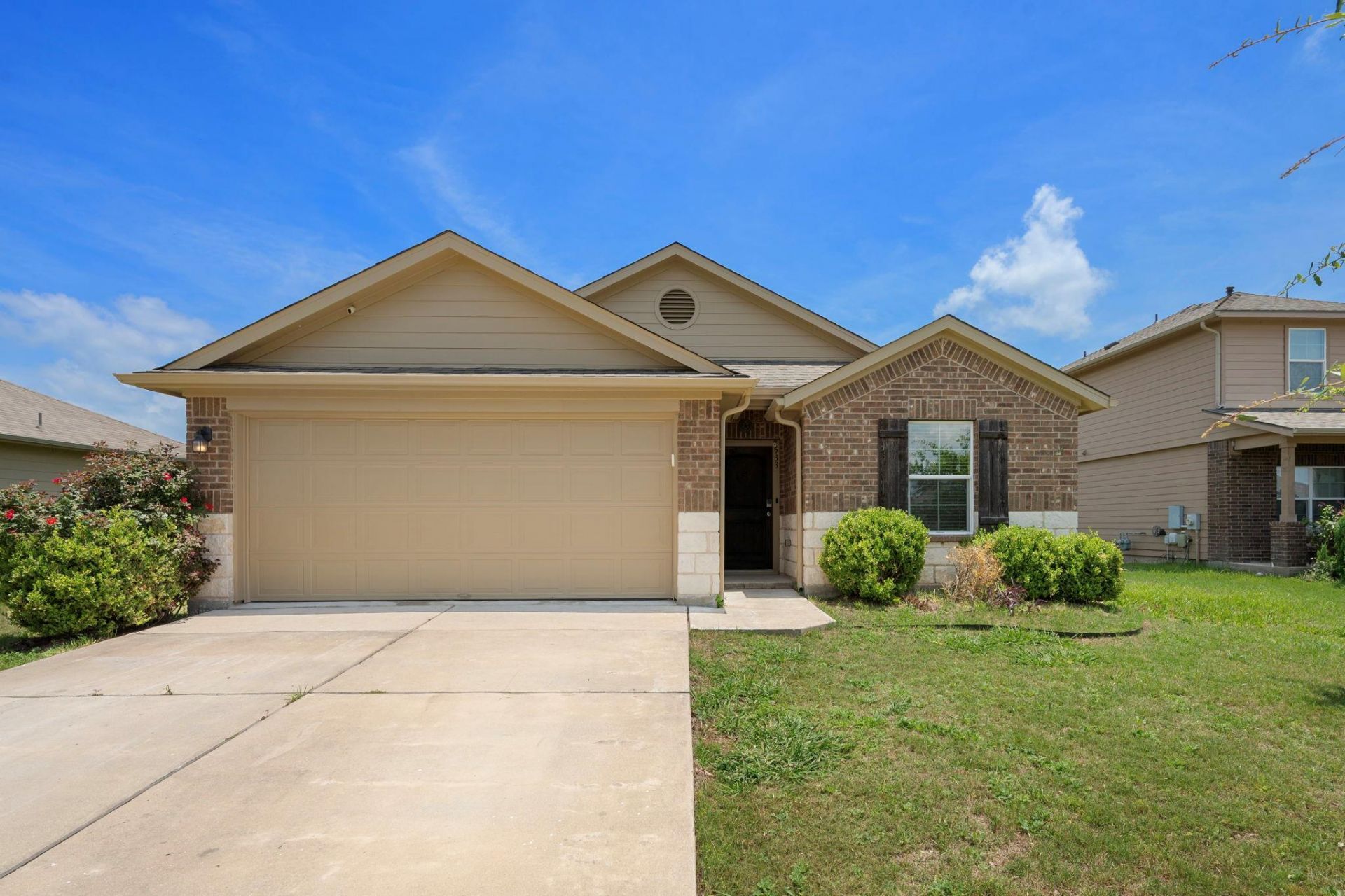 533 Luna Vista Dr , Hutto, TX 78634 Main Photo