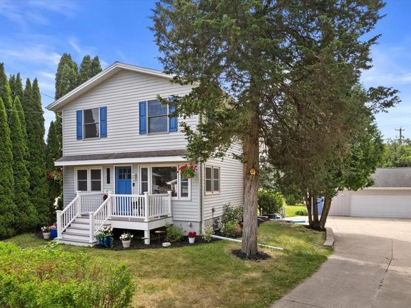 1542 3rd STREET, Delafield, WI 53018
