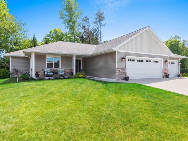 2731 CRESTWOOD SPRINGS COURT, Green Bay, WI 54304